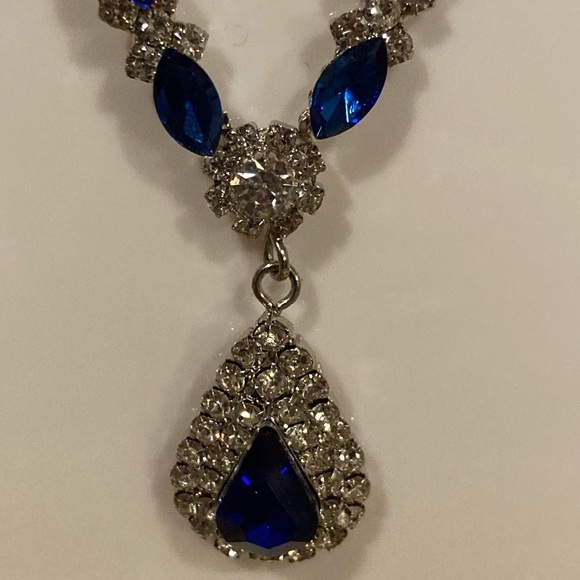 Taramanda Fashion Jewelry Necklace & Matching Earrings - Picture 5 of 6